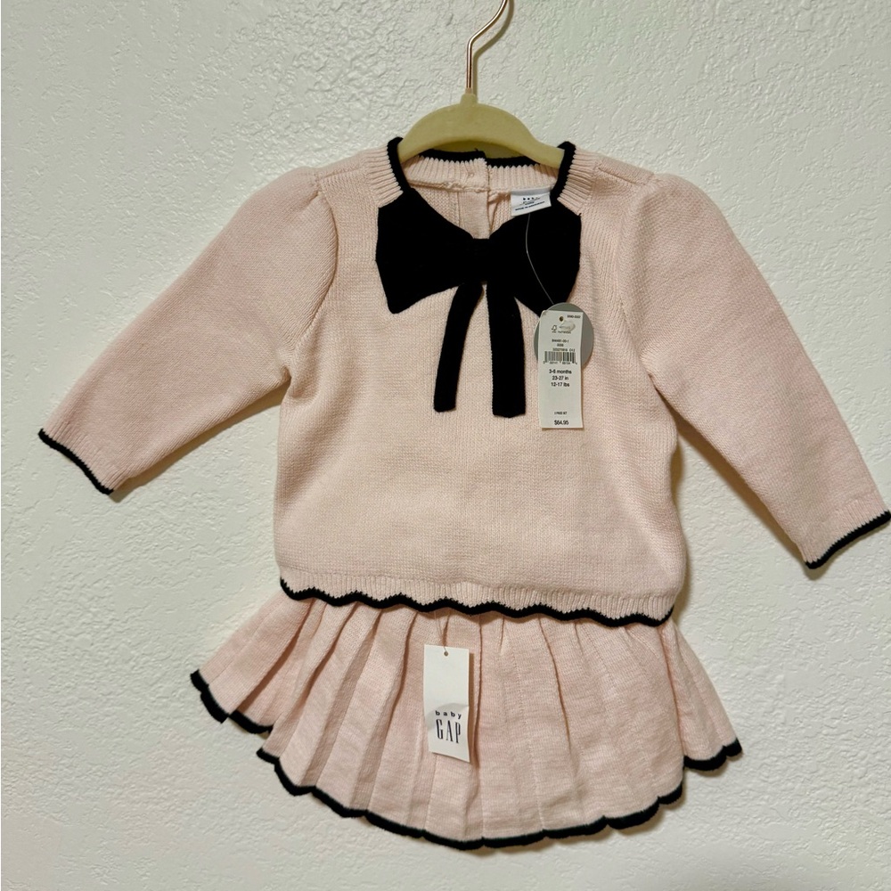 GAP Light Pink and Black Baby 2 piece set 3-6 month